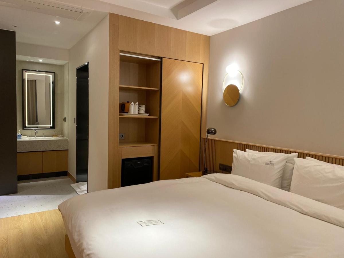 Hotel Avenue Чханвон Экстерьер фото