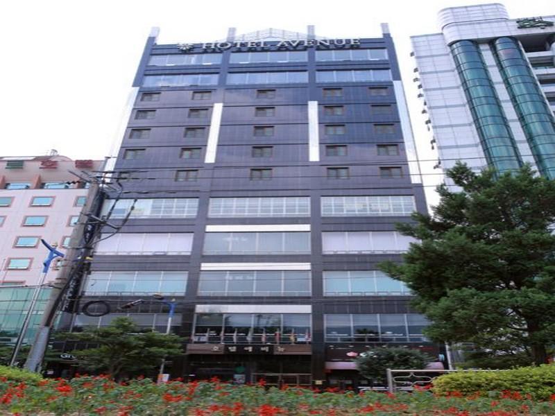Hotel Avenue Чханвон Экстерьер фото