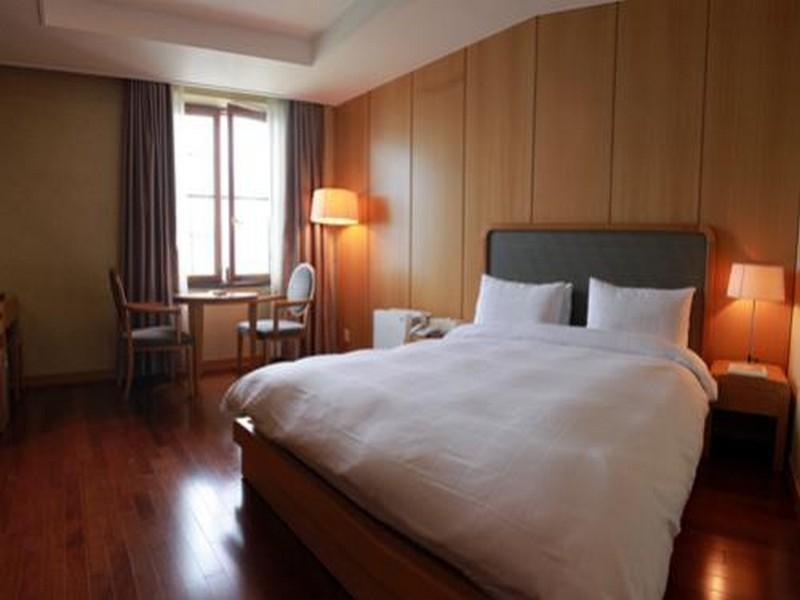 Hotel Avenue Чханвон Экстерьер фото