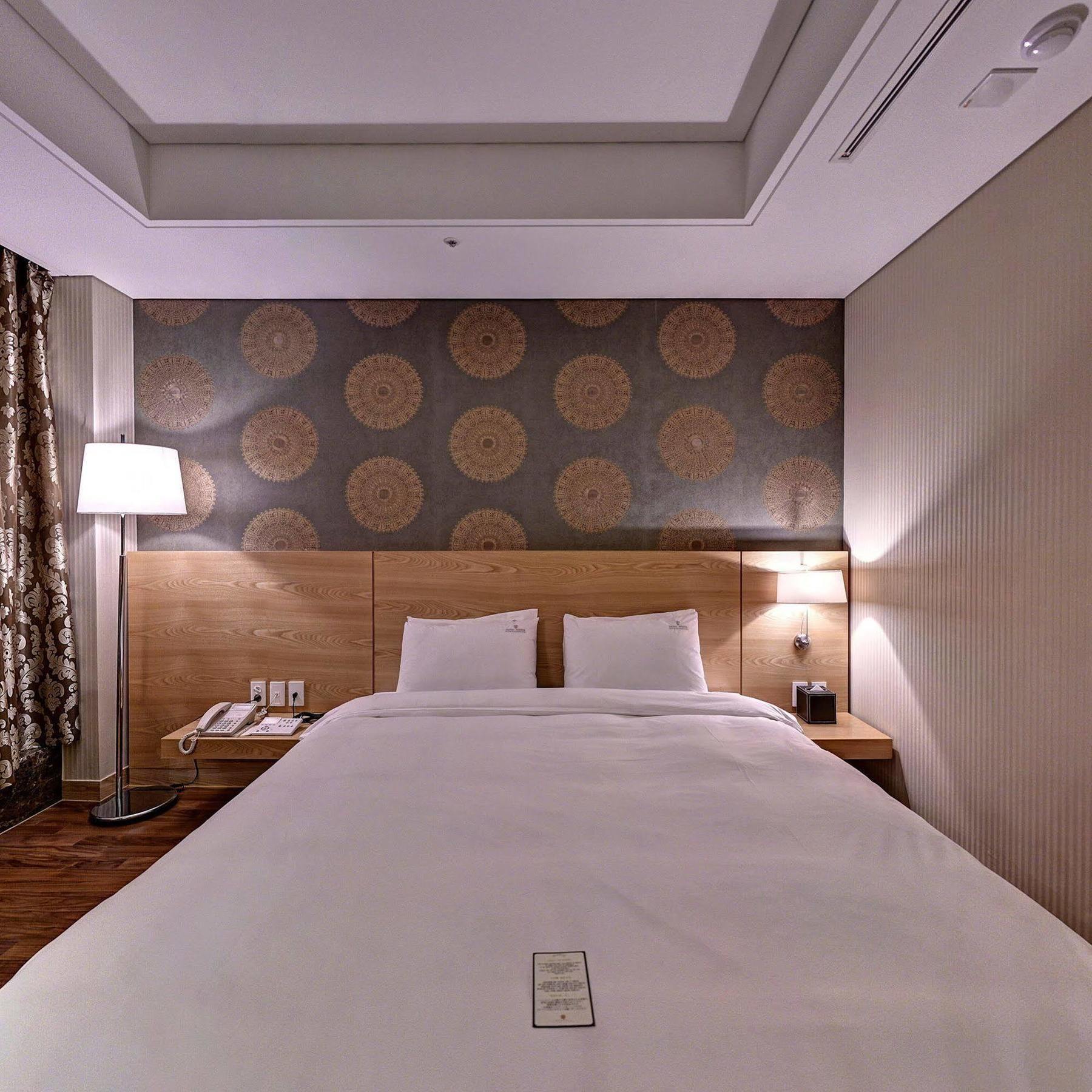 Hotel Avenue Чханвон Экстерьер фото