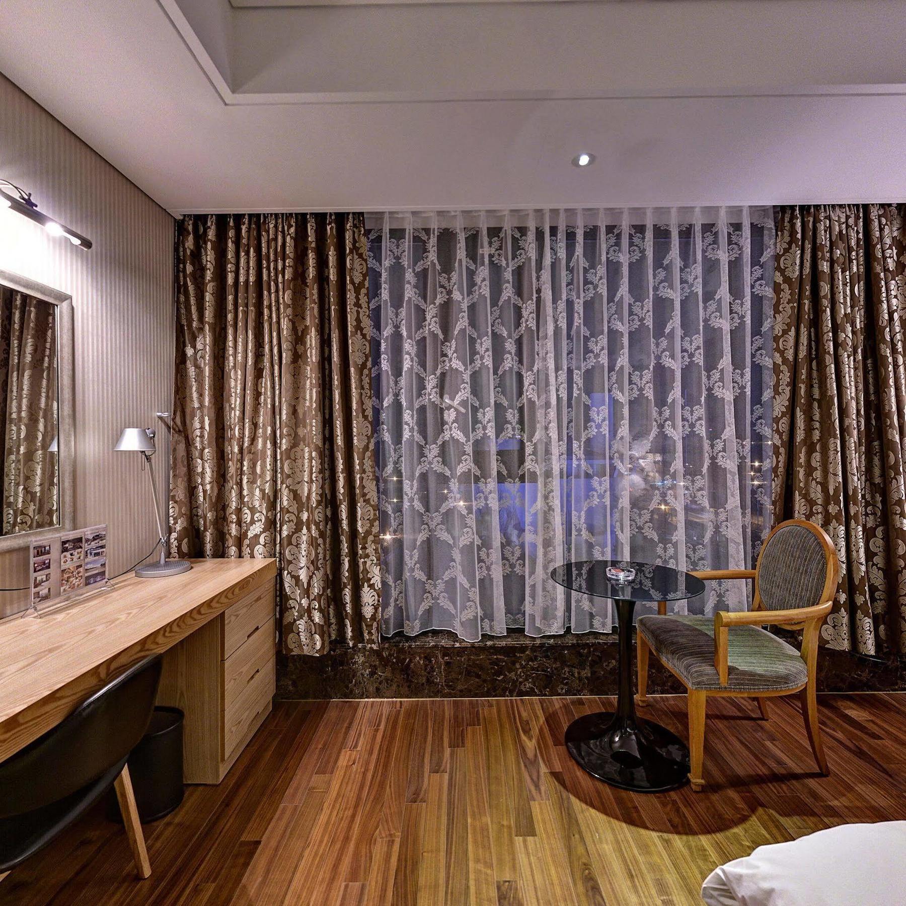 Hotel Avenue Чханвон Экстерьер фото