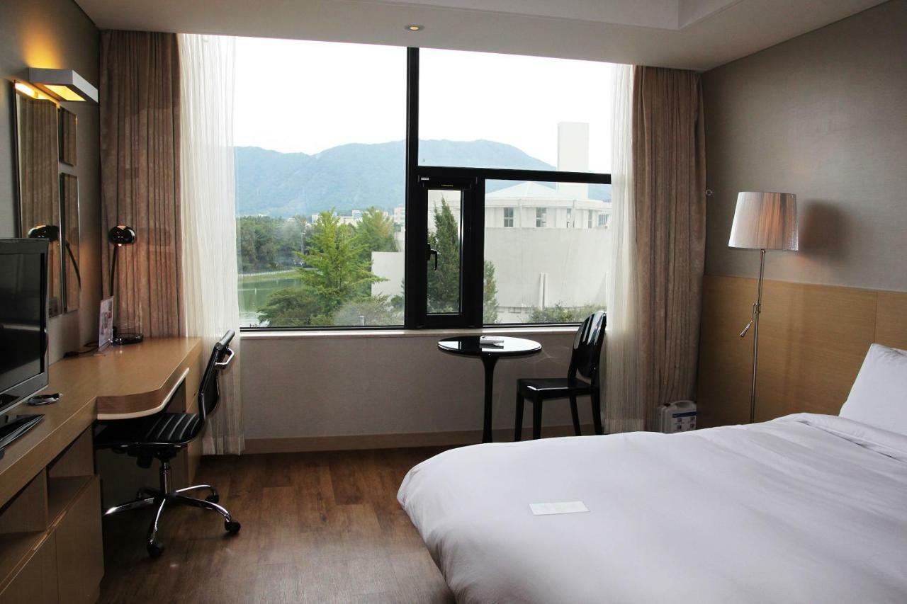 Hotel Avenue Чханвон Экстерьер фото