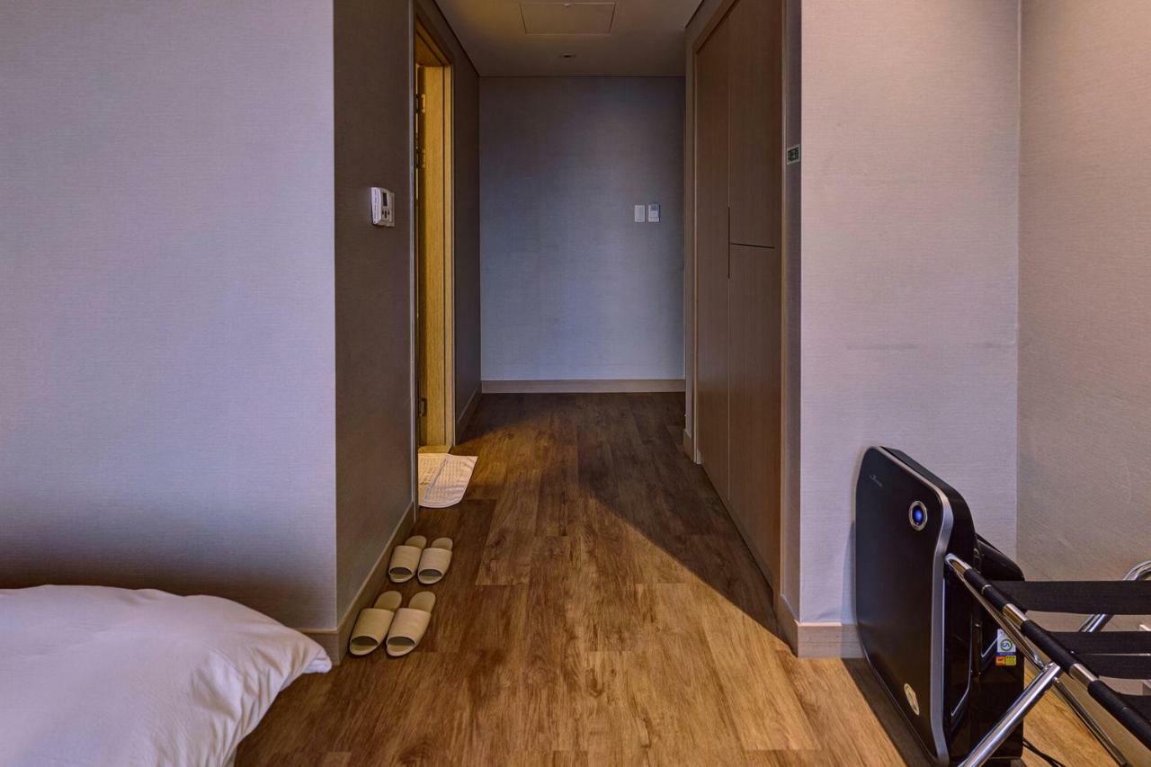 Hotel Avenue Чханвон Экстерьер фото